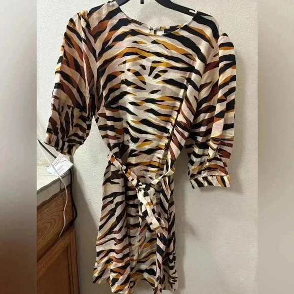 Who What Wear tiger print dress. Size Medium. Worn once. - Picture 2 of 5